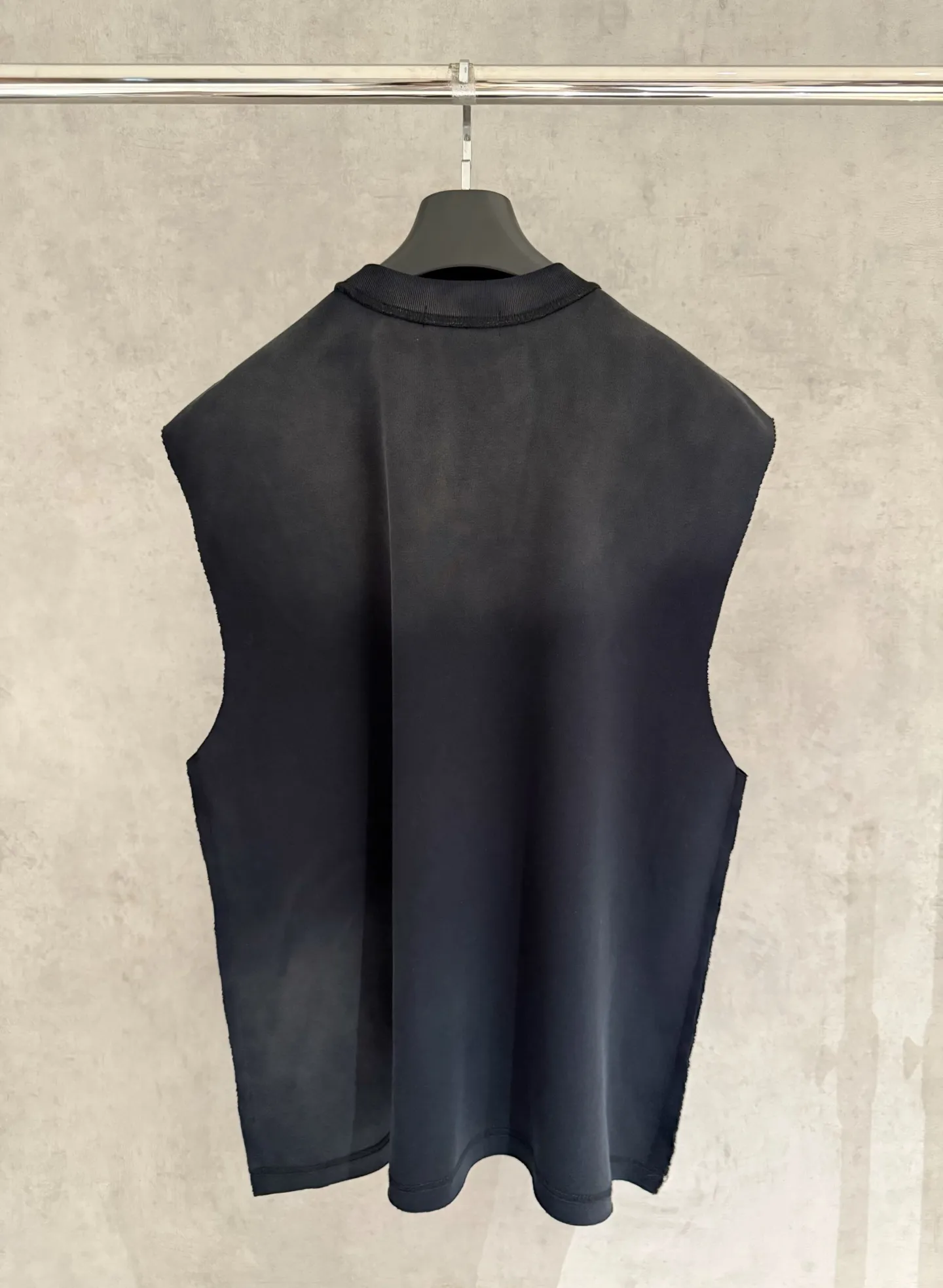 🅿️200 [Strict quality control] CH Crow Heart Sleeveless Round Neck T-shirt 320g heavy-duty composite fabric The upper body is wide and stylish Ice-feeling experience on the inside Waist side splicing tailoring Spray horse slip plus burning process The oversize version highlights the trendy design Size: L-4XL